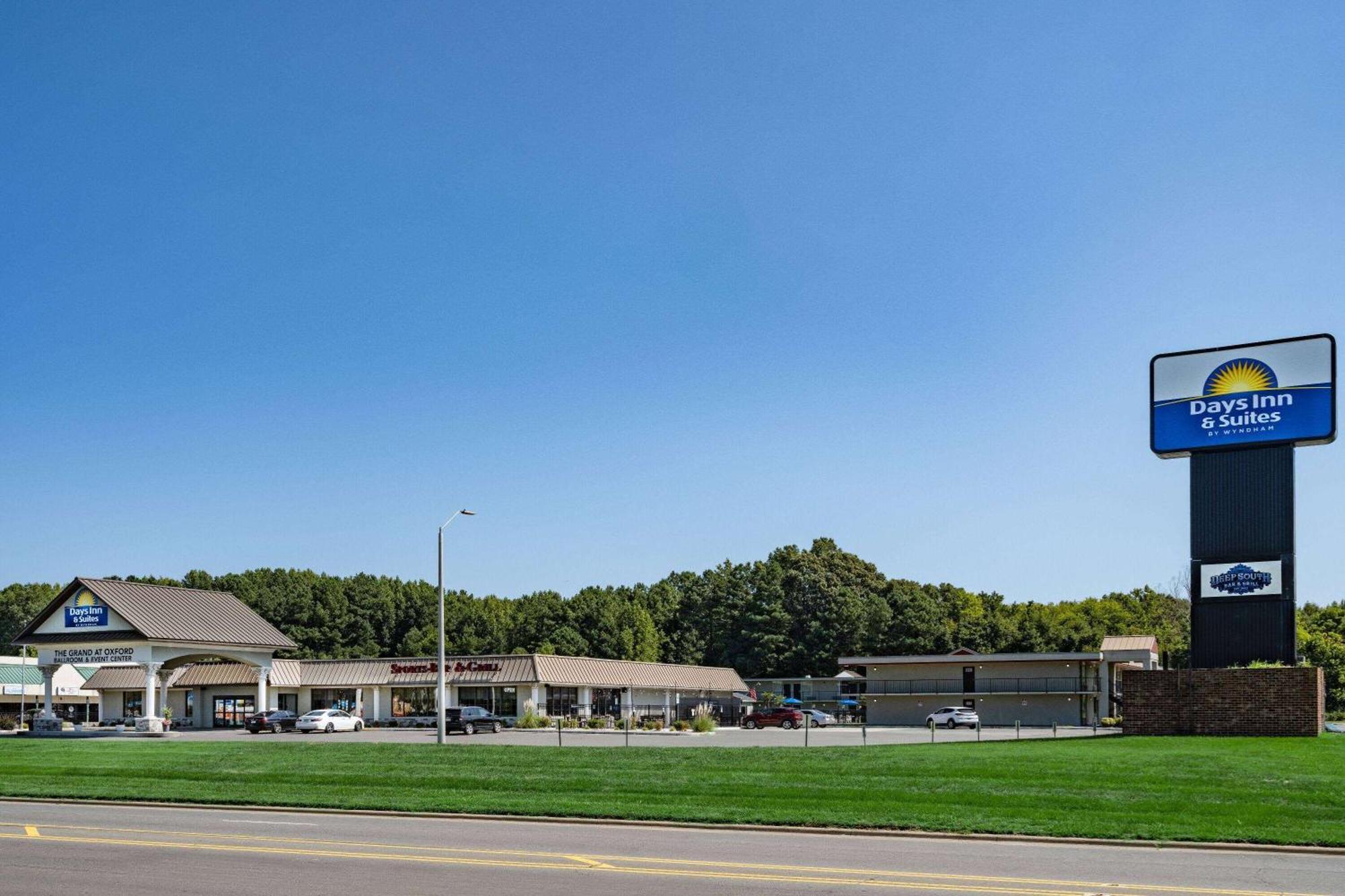 Days Inn And Suites By Wyndham Oxford Exterior photo